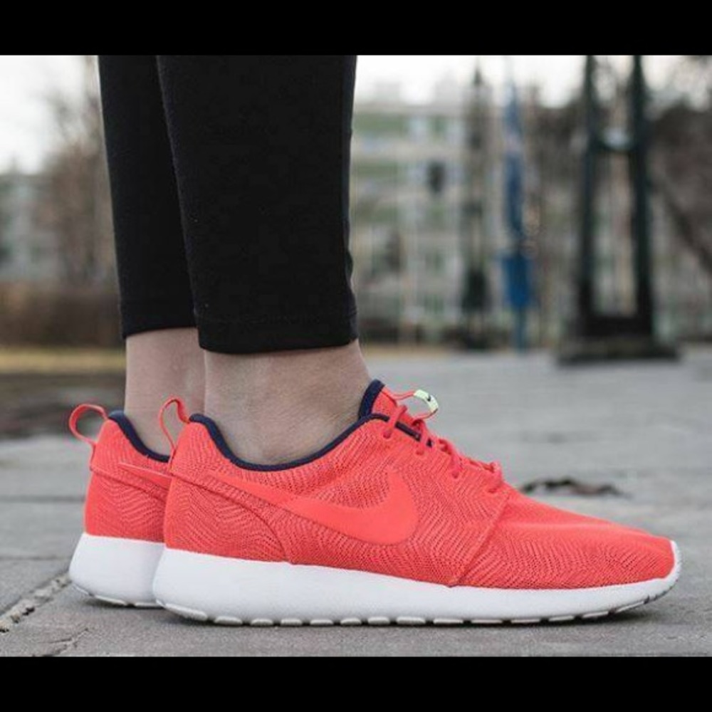 Nike Roshe Red/Orange One Moire Wmns 819961-661 Size 7.5